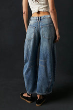 Load image into Gallery viewer, Wide Leg Jeans with Pockets
